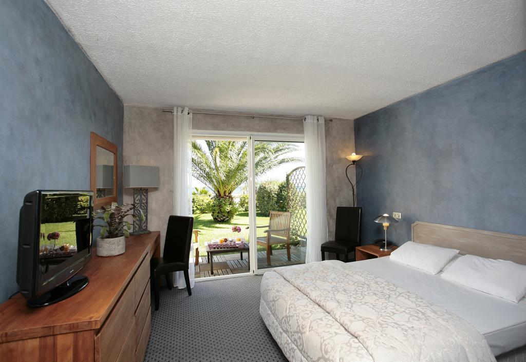 Hotel Pineto Biguglia  Room photo